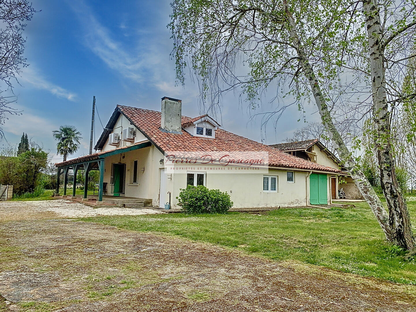 Charmante maison de campagne avec piscine et maison d’amis.