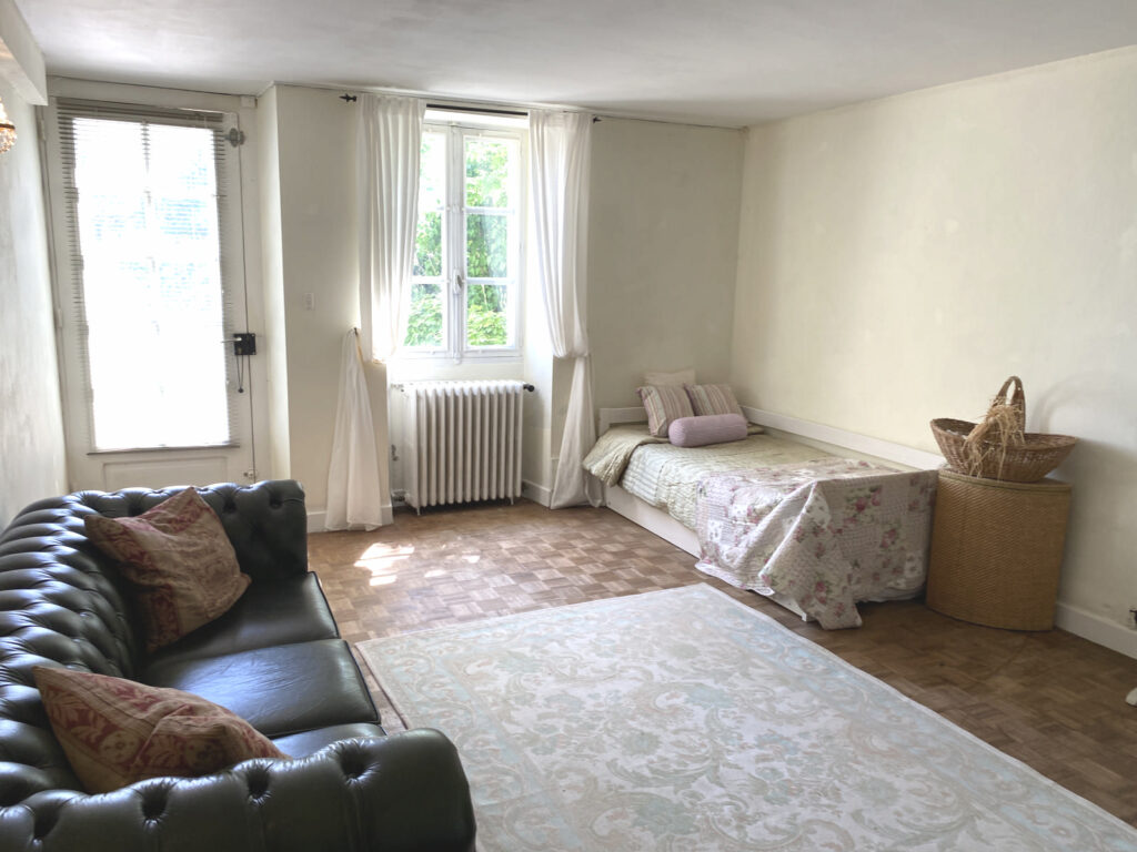 BELLE MAISON DE CARACTERE EN PIERRE AVEC PISCINE ET JARDIN