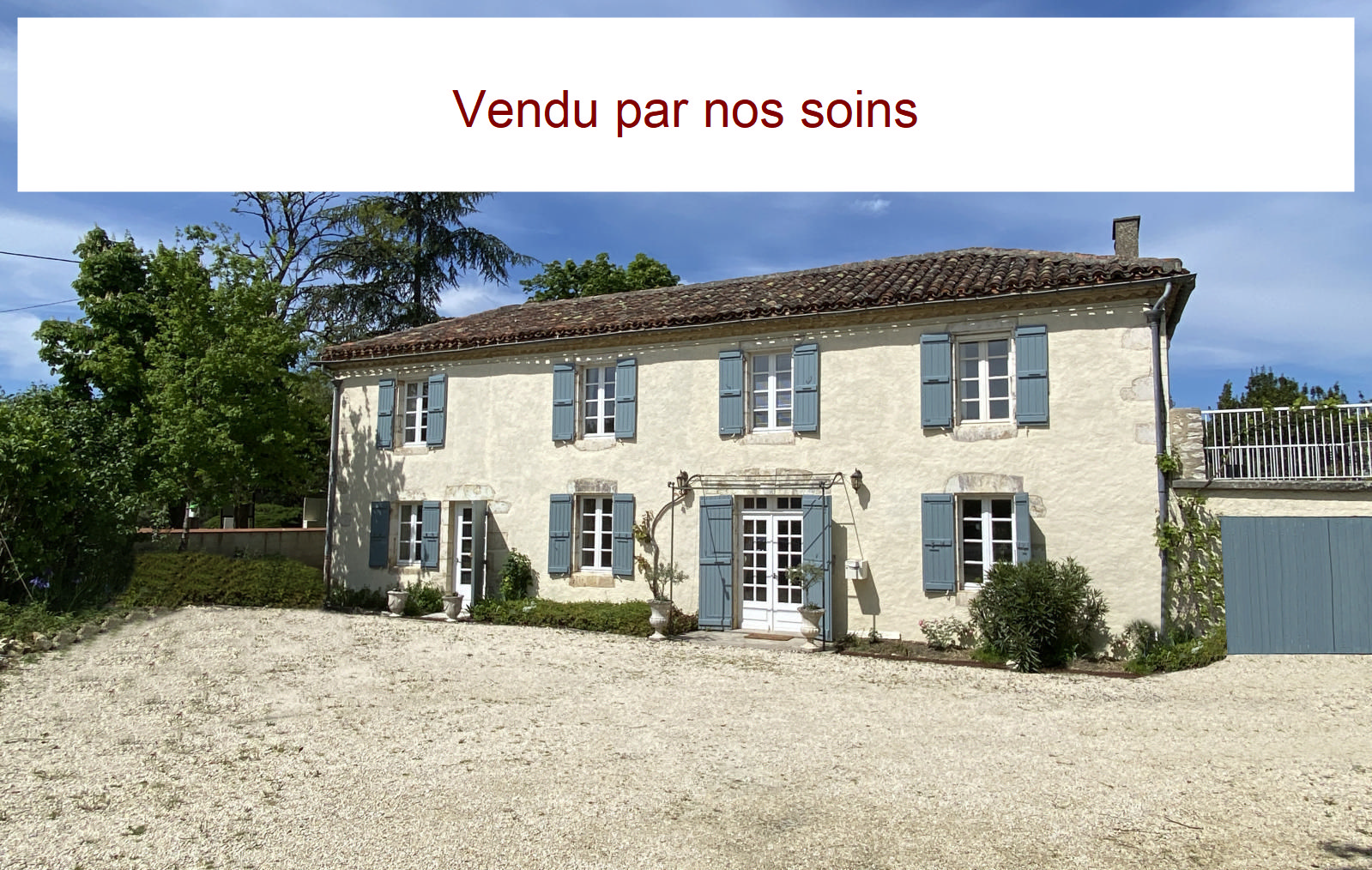 BELLE MAISON DE CARACTERE EN PIERRE AVEC PISCINE ET JARDIN
