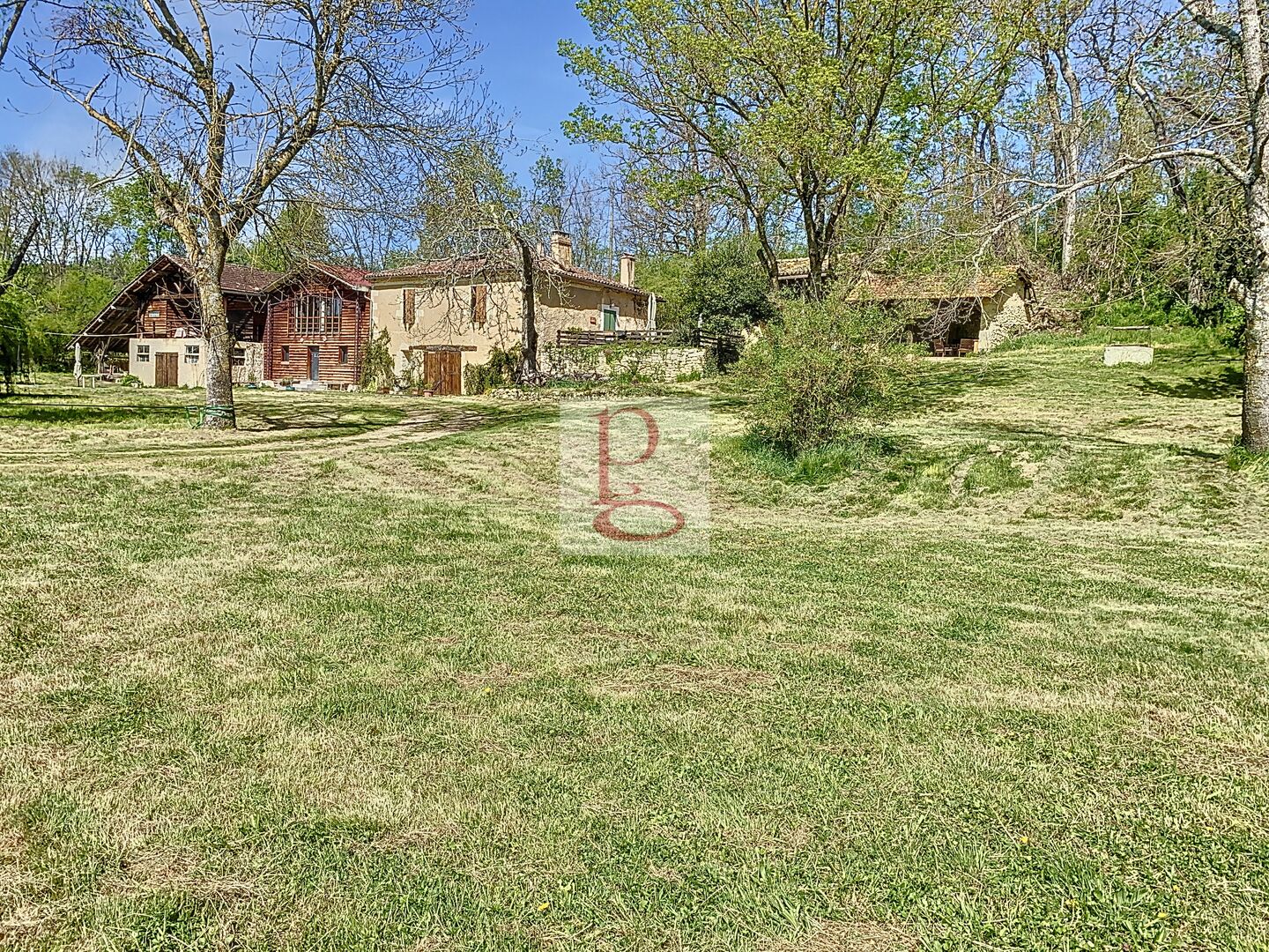 CALME ET SERENITE POUR CETTE BELLE MAISON DE CAMPAGNE