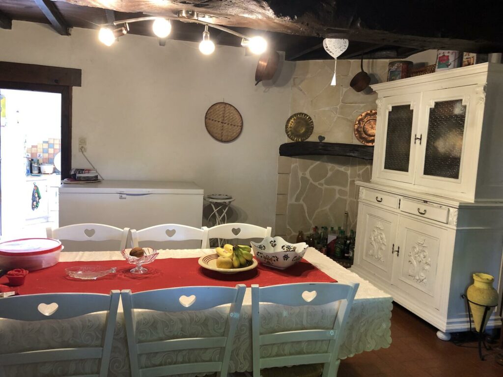 Charmante maison de campagne, 240m², 5 chambres, 2ha (dont 1parcelle avec CU)