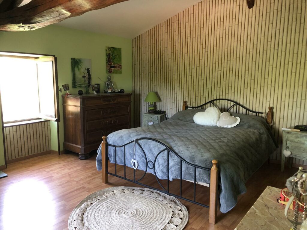 Charmante maison de campagne, 240m², 5 chambres, 2ha (dont 1parcelle avec CU)