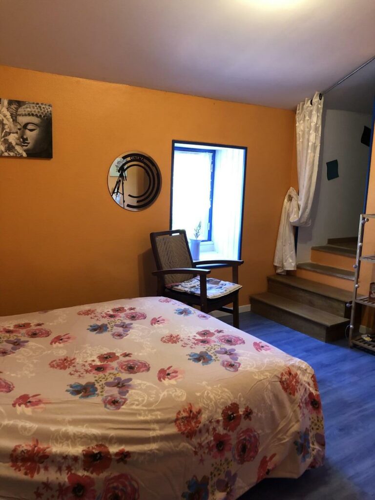 Charmante maison de campagne, 240m², 5 chambres, 2ha (dont 1parcelle avec CU)