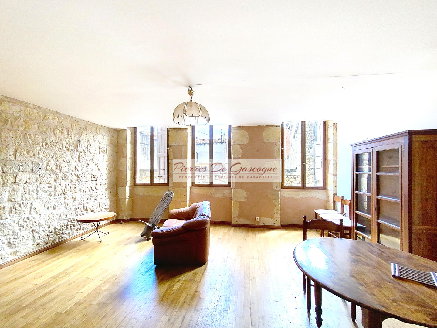 Immeuble à VIC FEZENSAC, Ville Festive, 4 appartements