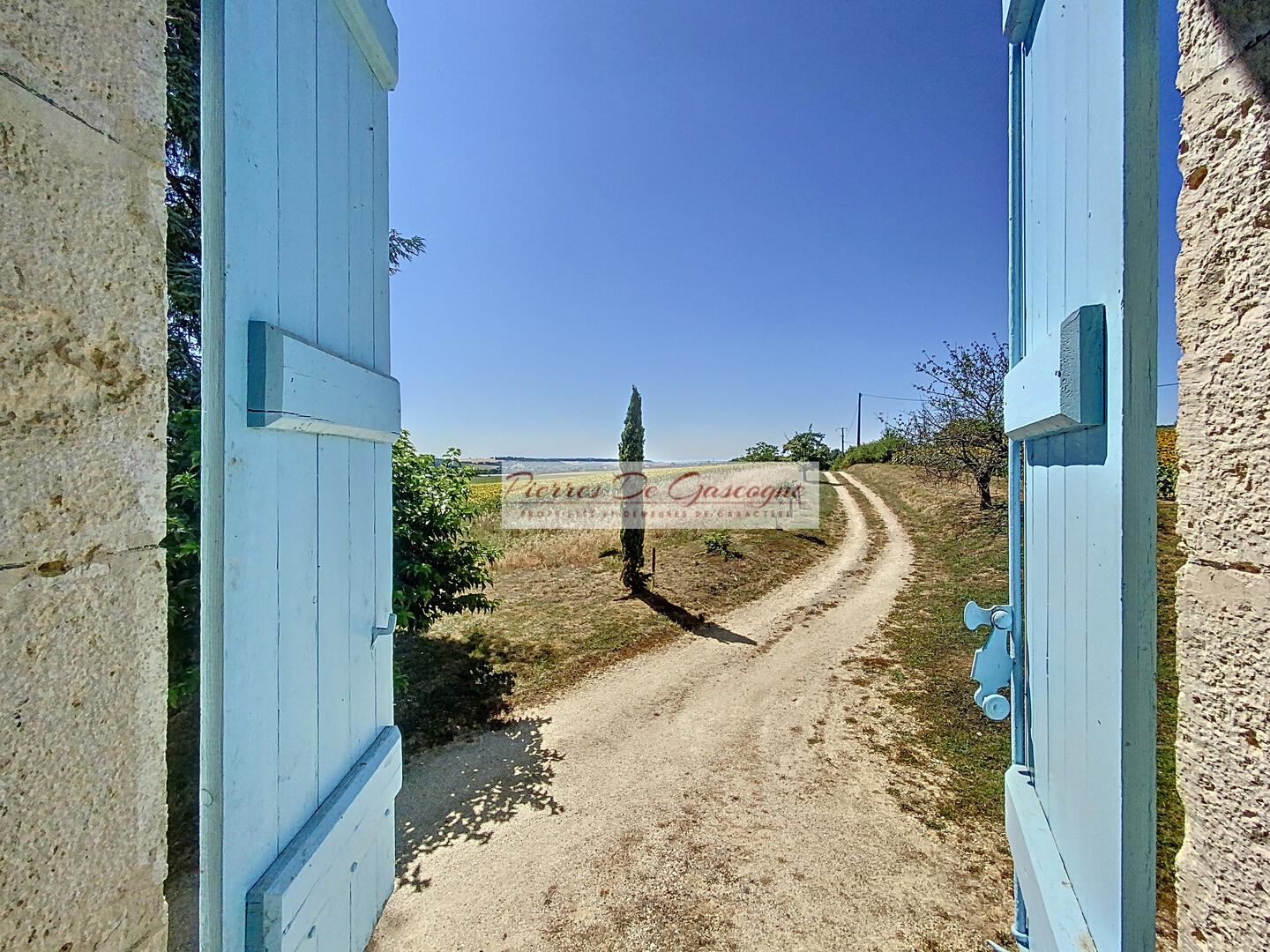 Le charme d’une ferme gasconne avec vue sur la campagne
