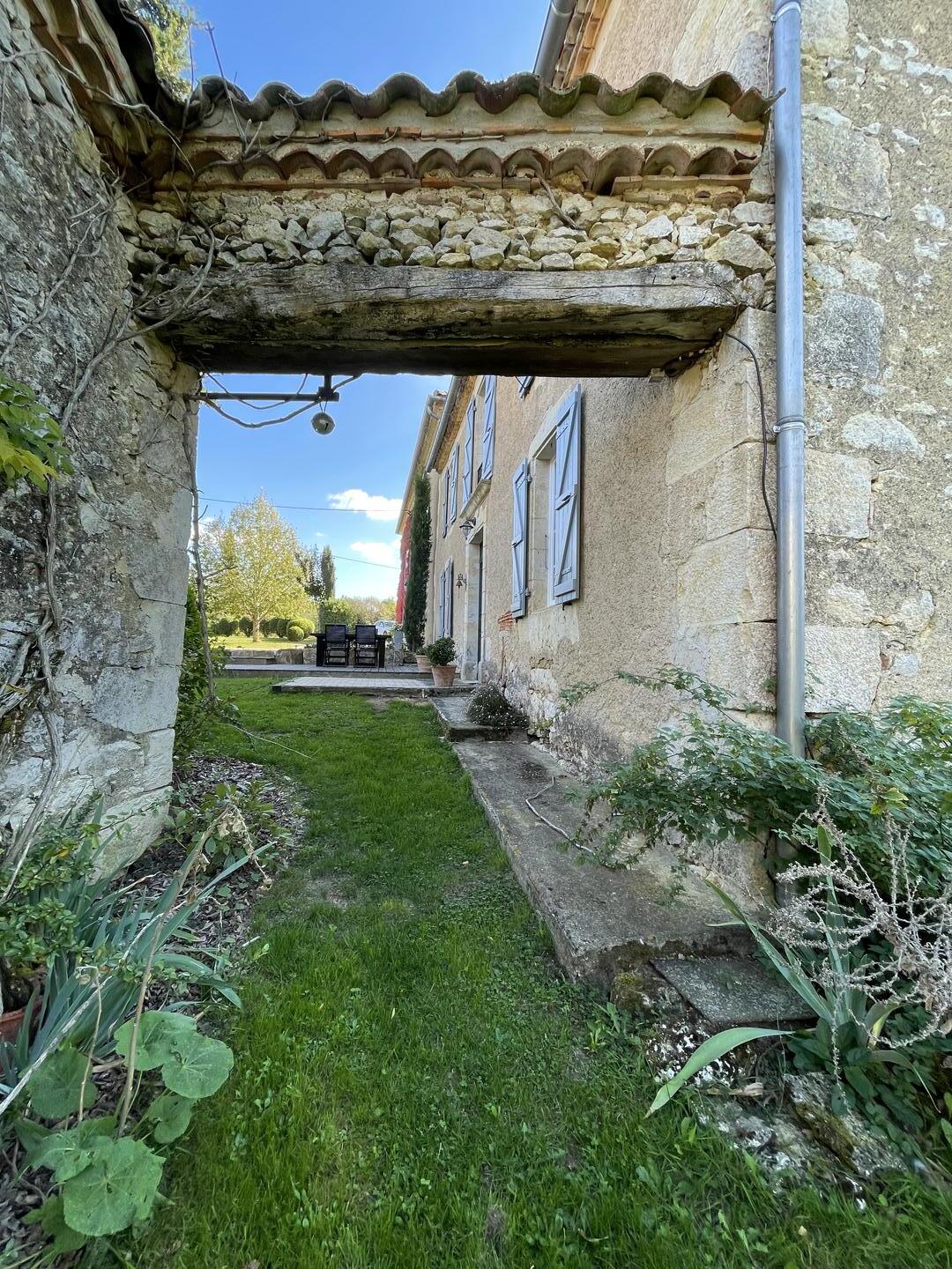 Magnifique maison de Maître et sa maison d’amis, bénéficiant d’une élégante rénovation sur 6,5 ha de terrain