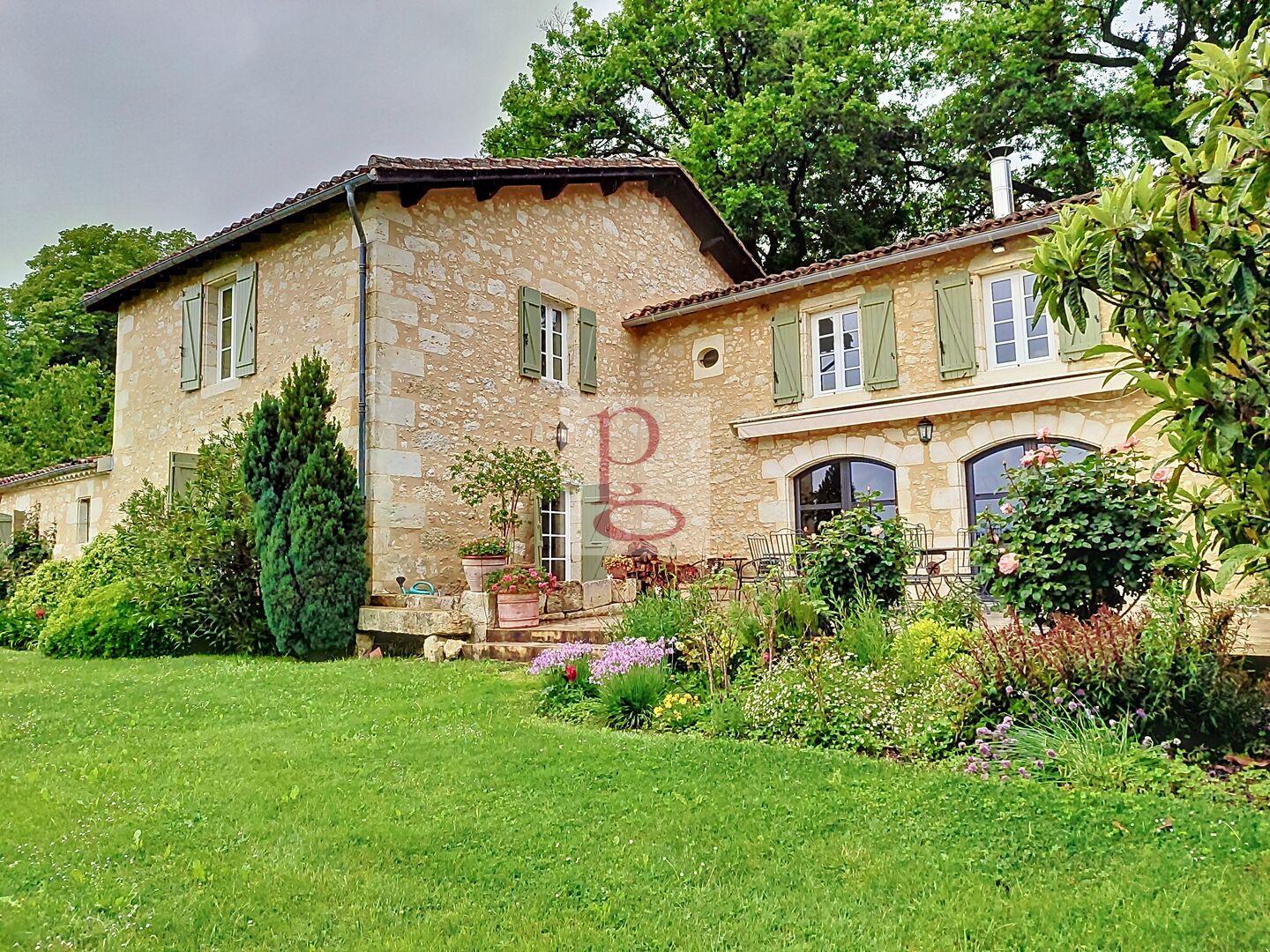 BELLE SITUATION AVEC VUE SUR PYRENEES