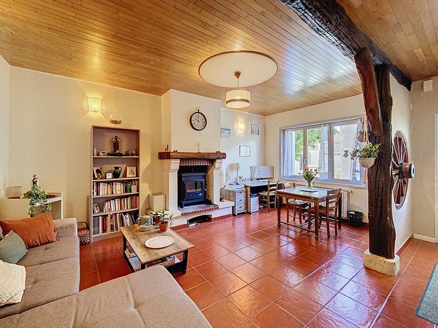 MAISON DE VILLAGE FAMILIALE AVEC JARDIN ET DOUBLE GARAGE-PROCHE LECTOURE