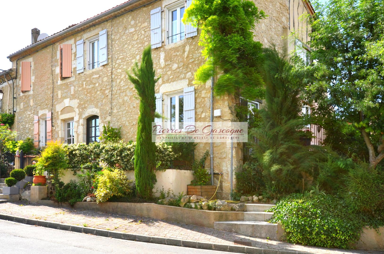 SETEUR VIC-FEZENSAC – CHARMANTE MAISON DE VILLAGE