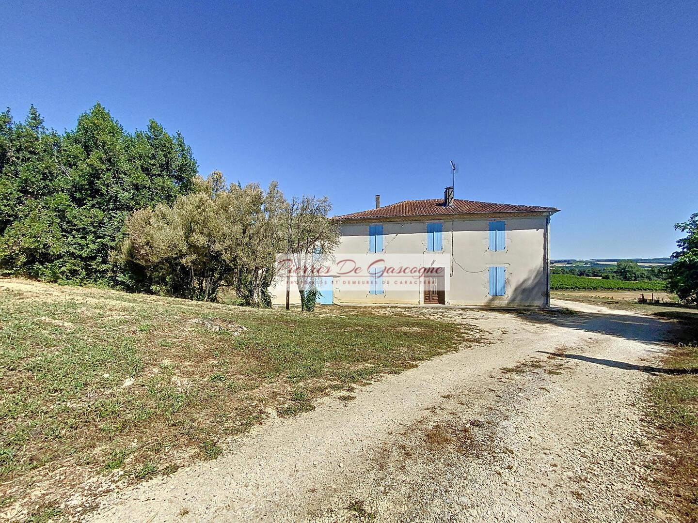 Le charme d’une ferme gasconne avec vue sur la campagne