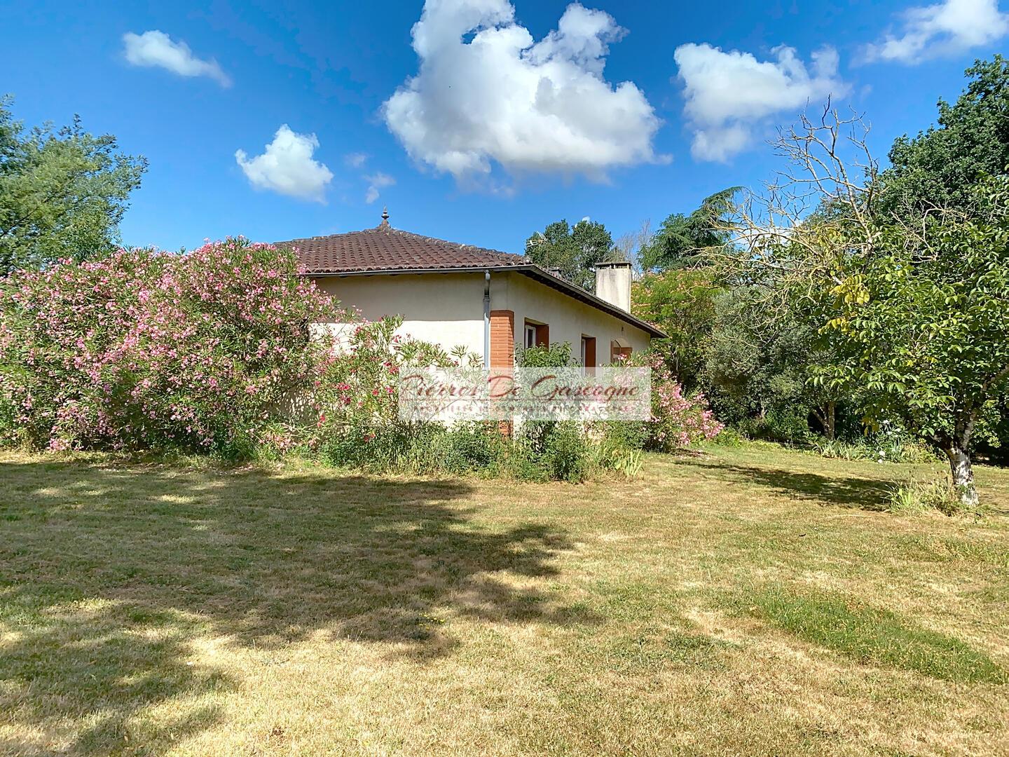 Charmante maison de plain-pied sur site dominant : un véritable havre de paix