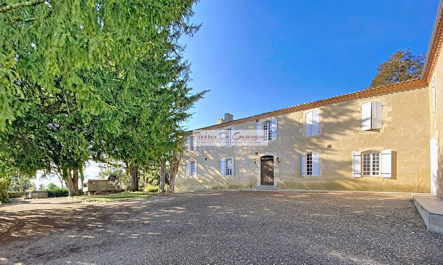 Propriété de caractère du XVIIIe siècle avec importantes dépendances en pierre – Vue campagne et Pyrénées