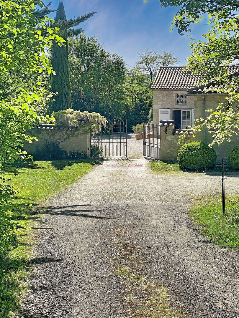 GERS – Aux portes de Auch, au calme absolu, Magnifique maison mêlant charme rustique et confort moderne