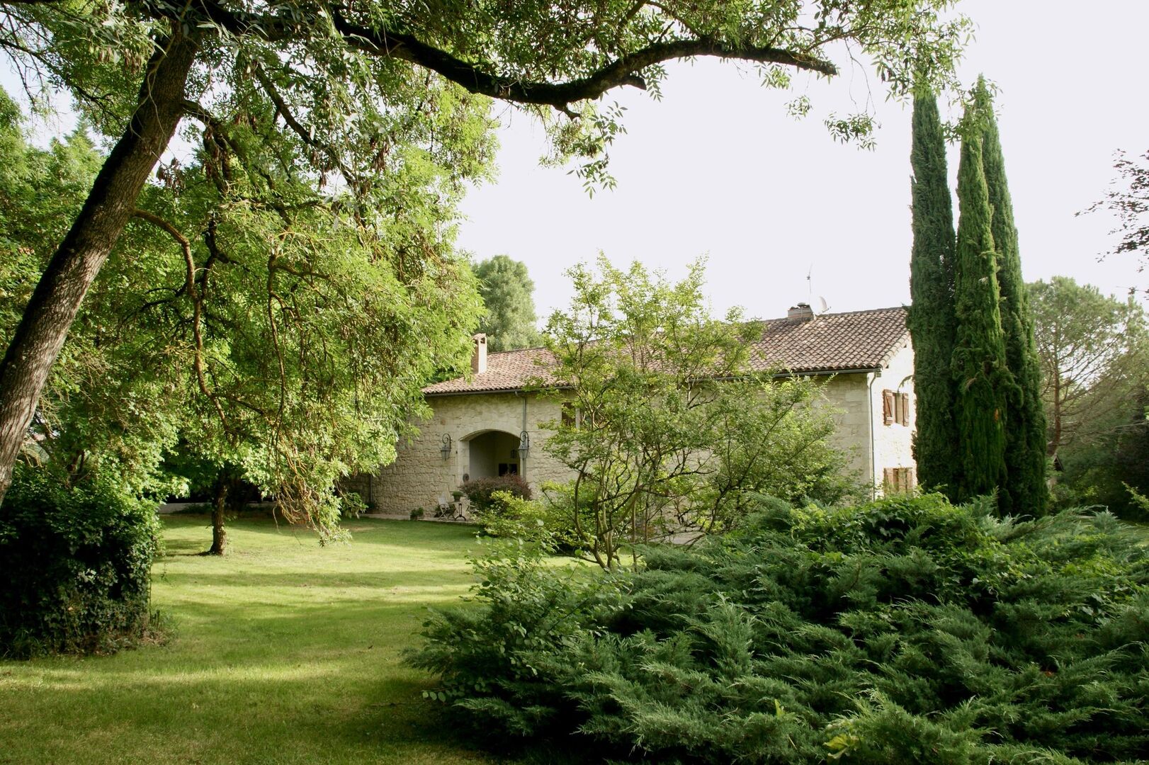 Petit domaine de charme avec parc, piscine et dépendances – Un véritable havre de paix dans le Gers