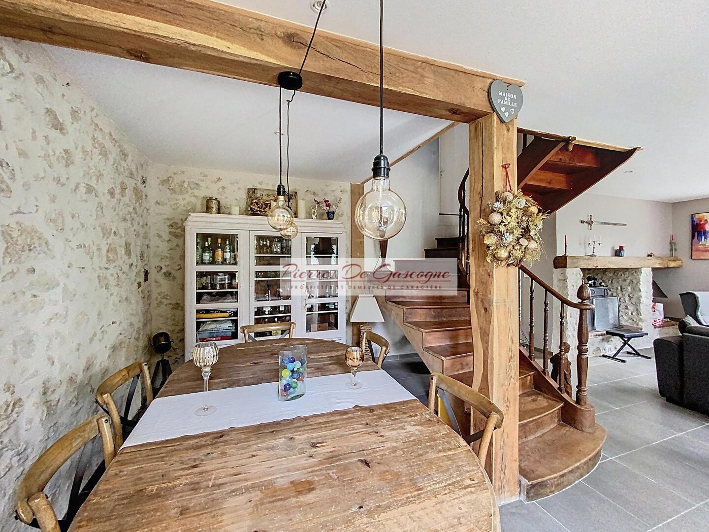 Maison de campagne entièrement meublée et équipée – Région Vic-Fezensac