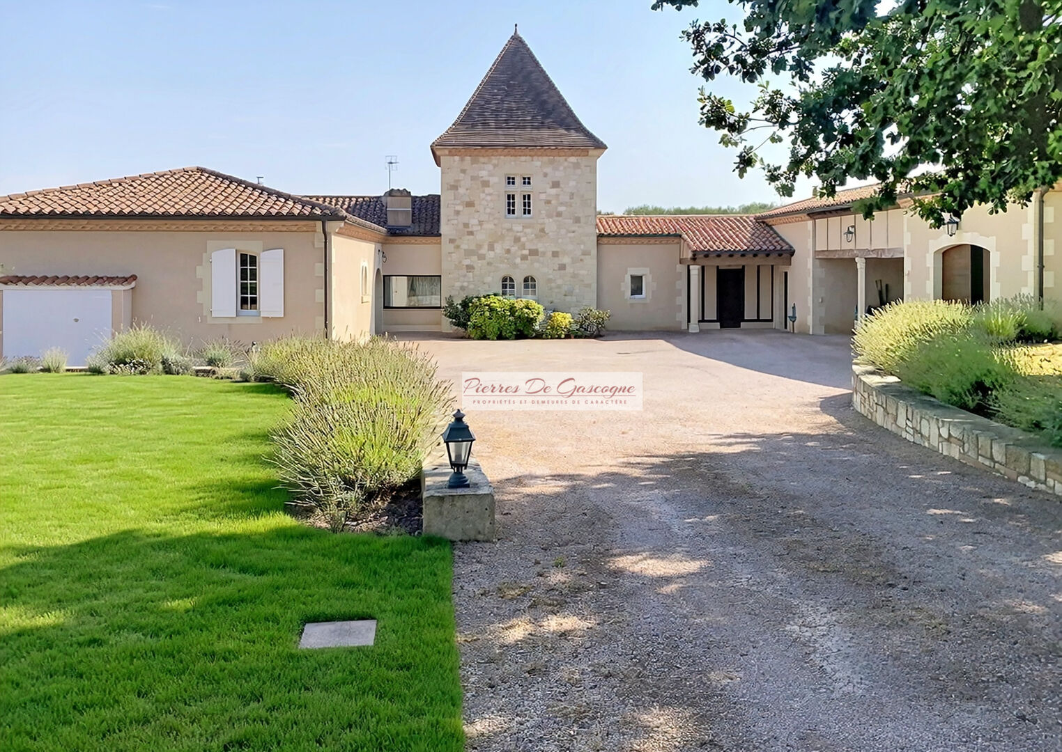 PROPRIÉTÉ DE CAMPAGNE – MAISON PRINCIPALE, MAISON D’AMIS, PARC AVEC PISCINE