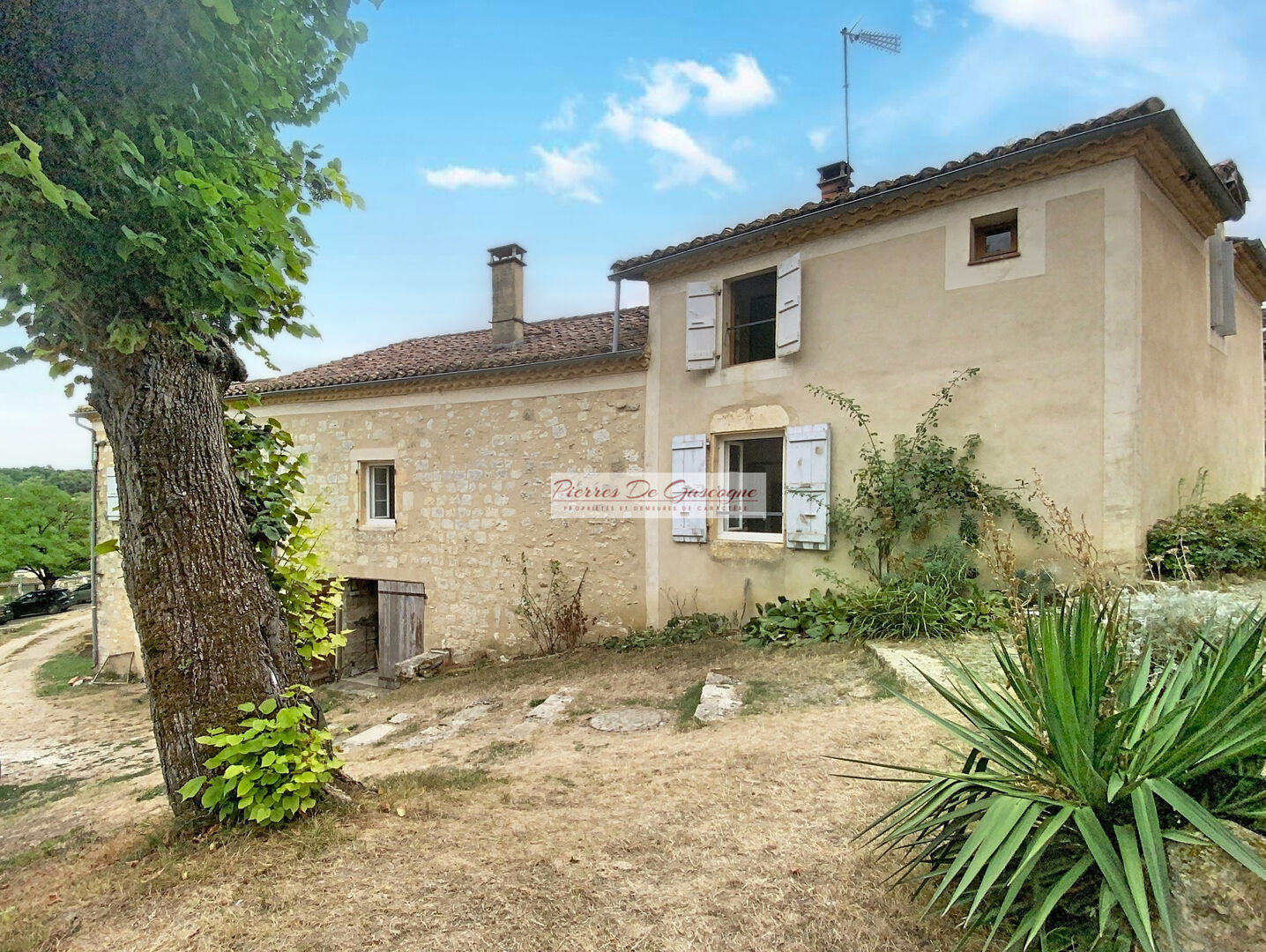 Maison ancienne en pierre avec terrasse panoramique – à 20 minutes d’Auch